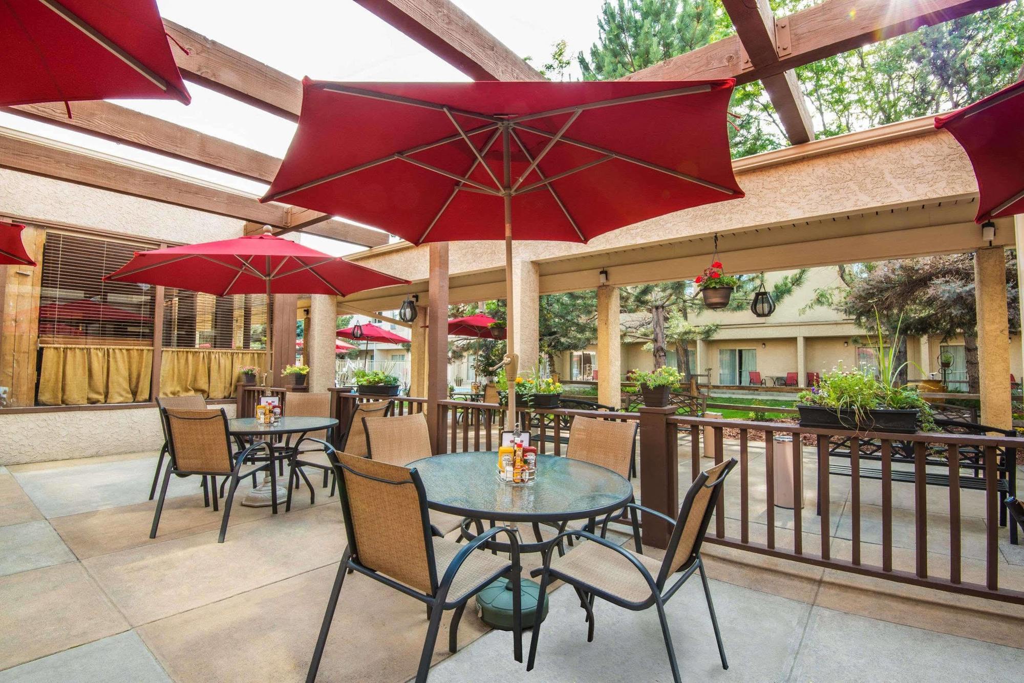 Ramada By Wyndham Denver Downtown Extérieur photo
