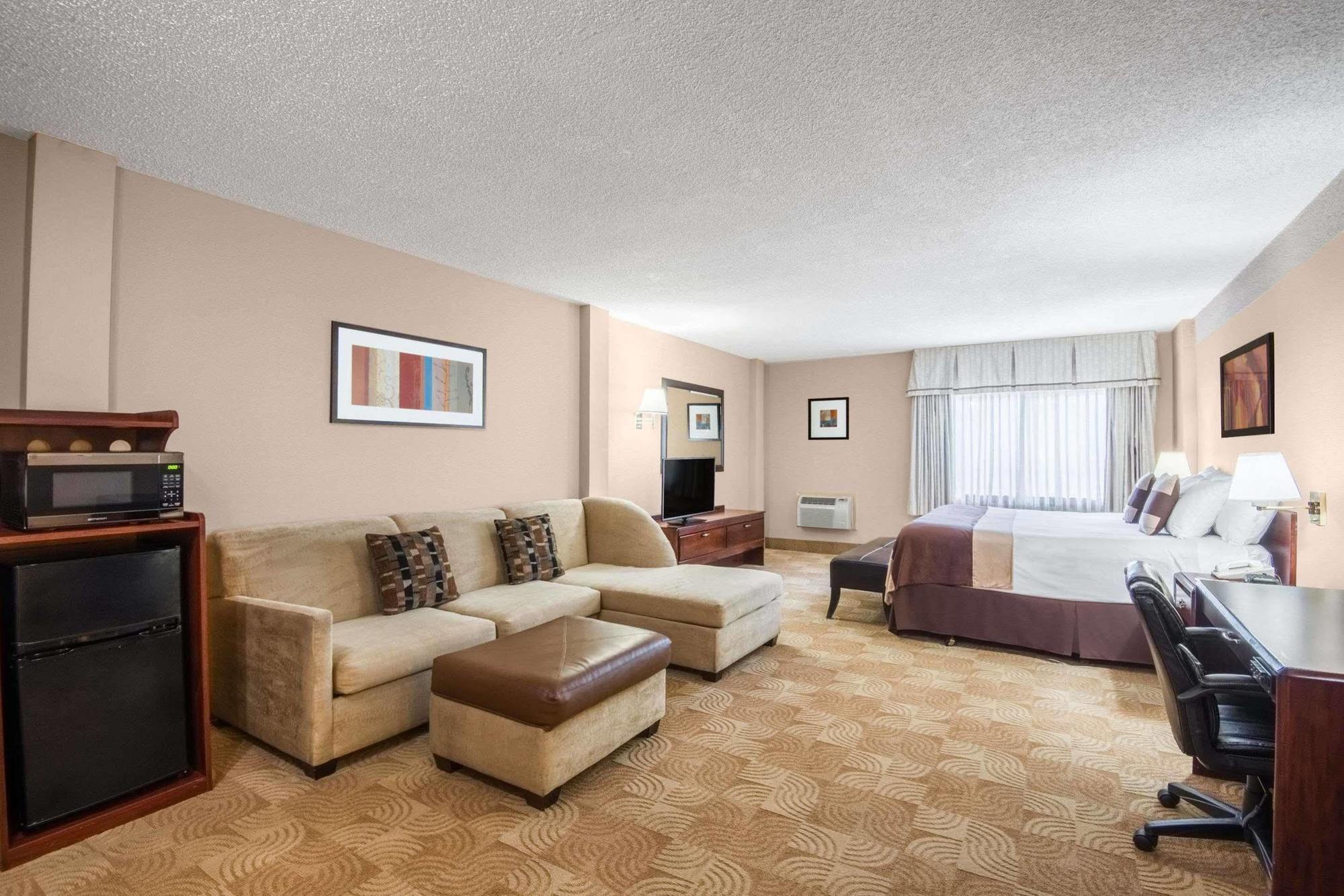 Ramada By Wyndham Denver Downtown Extérieur photo