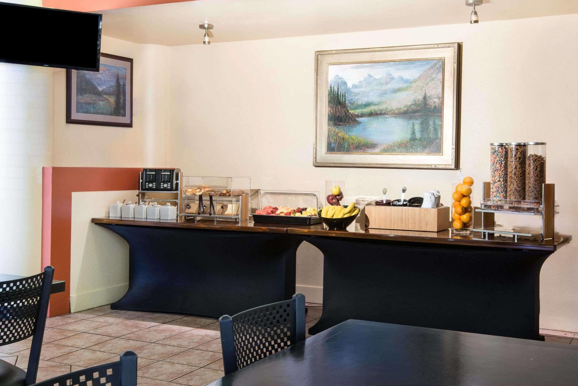 Ramada By Wyndham Denver Downtown Extérieur photo