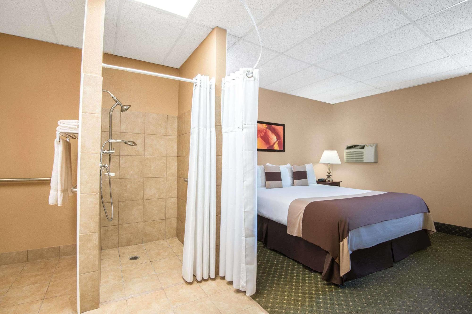 Ramada By Wyndham Denver Downtown Extérieur photo